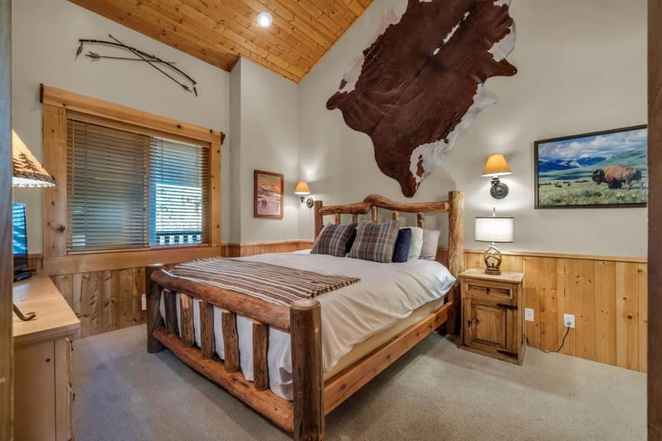 Luxurious 2BDR in Deer Valley with Hot Tub House in Park City