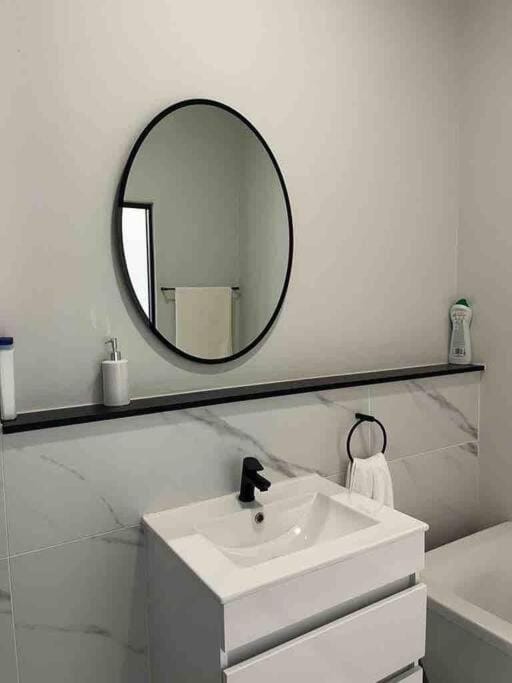 Executive Penthouse in Midrand, Waterfall City - Fast WiFI and Secure Parking - 3 Elizabeth Place Apartment in Sandton