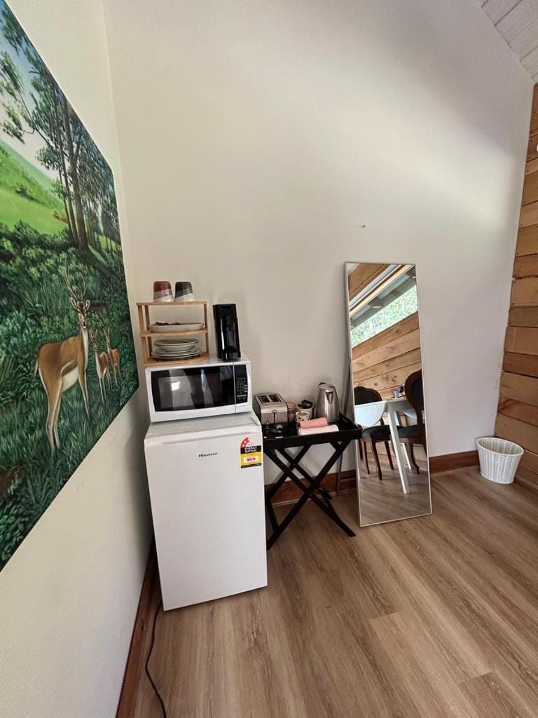 Rainy Hill Retreat - The Loft Nature lodge in Gembrook