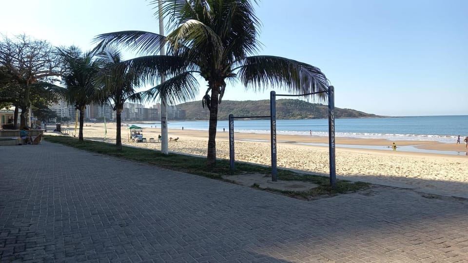 Excelente 3 quartos com suite, Wi-Fi, na Beira Mar em localização privilegiada Apartment in Guarapari
