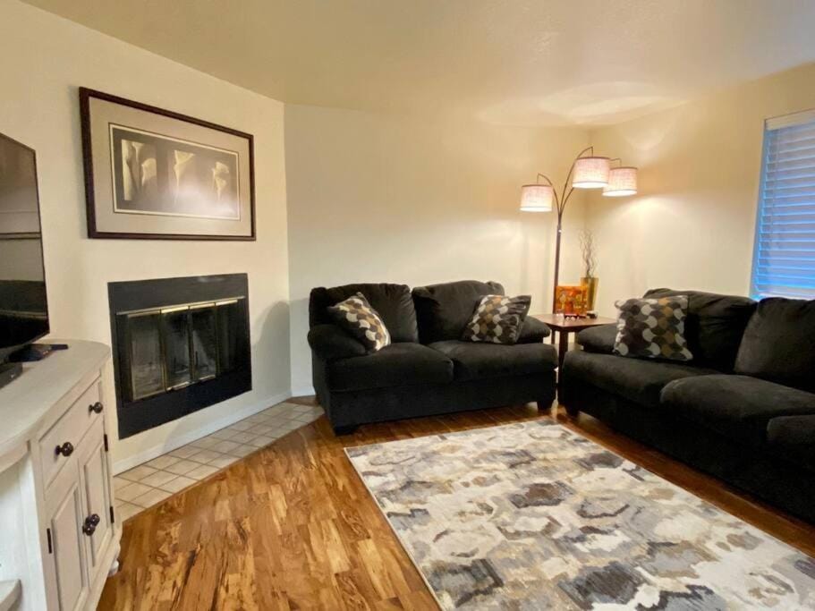 Hidden Gem in SE Boise with hot tub and wood burning fireplace House in Boise