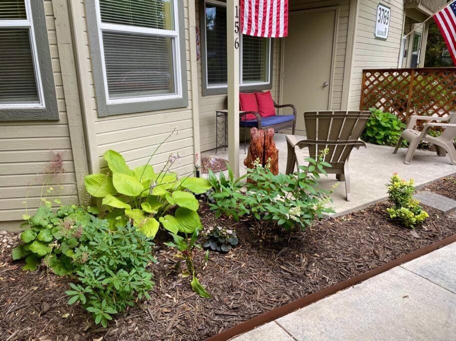 Hidden Gem in SE Boise with hot tub and wood burning fireplace House in Boise