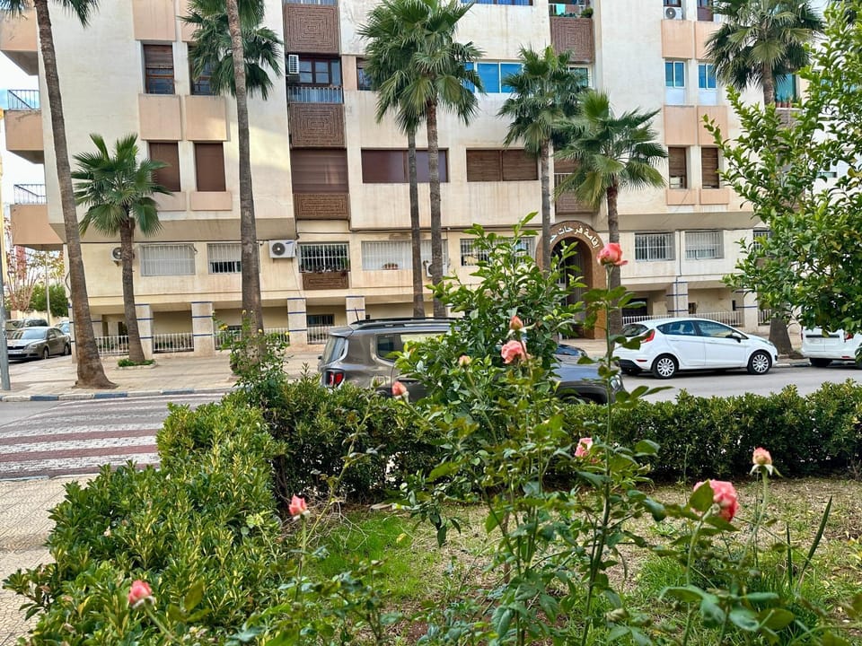 Property building, Neighbourhood