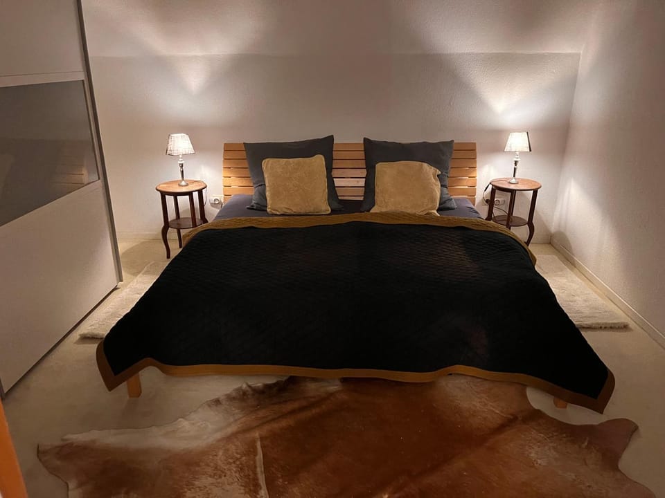 Bed, Photo of the whole room, Bedroom
