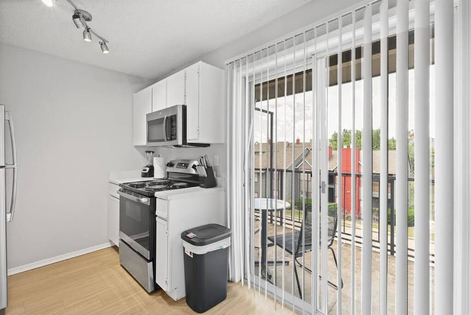 Comfy 2BD Apt + King Bed - Cedar Park/North Austin Apartment in Jollyville