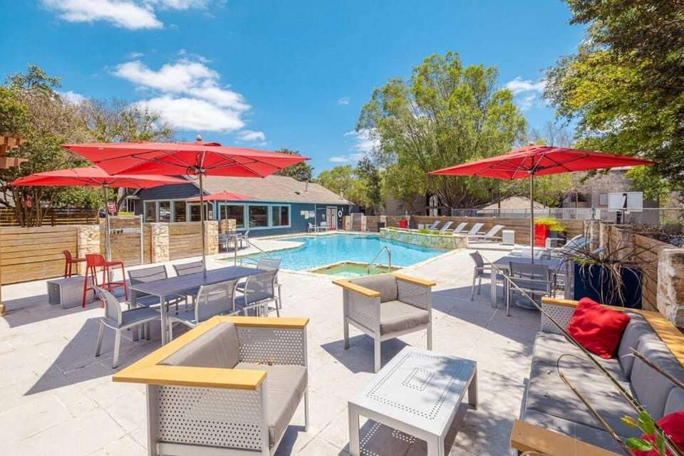 Comfy 2BD Apt + King Bed - Cedar Park/North Austin Apartment in Jollyville