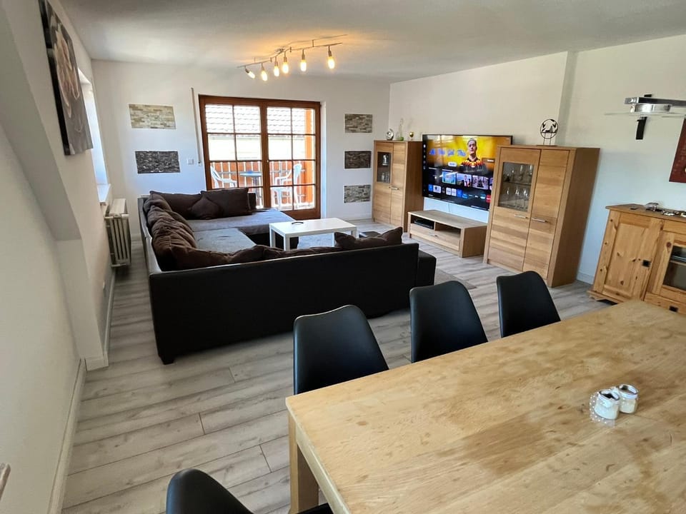 Living room, Photo of the whole room, Seating area, Dining area