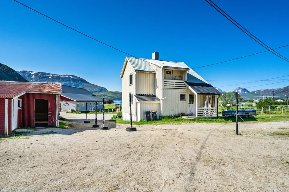 Storjord Farmstay Ranchhouse Farm Stay in Troms Og Finnmark