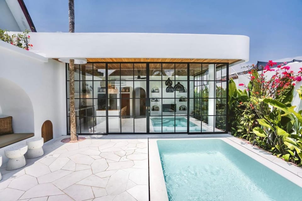 Property building, Pool view, Swimming pool, sunbed