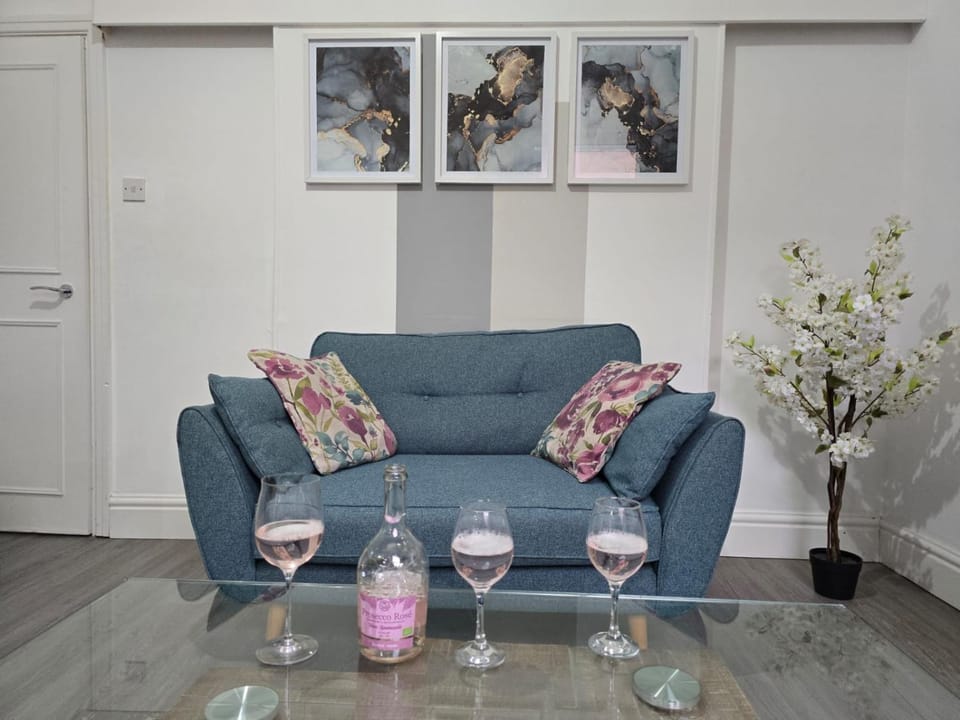 Cheerful Home near Preston train station & Uclan House in Preston