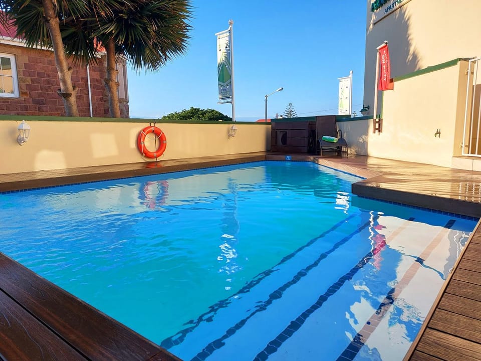 Day, Swimming pool, sunbed