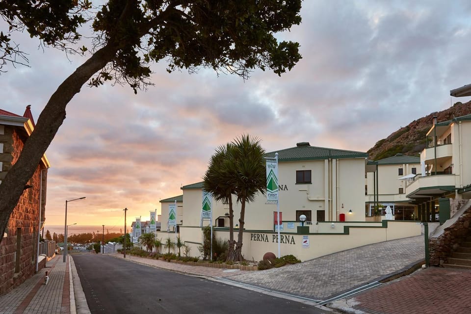 Property building, Facade/entrance, Sunset