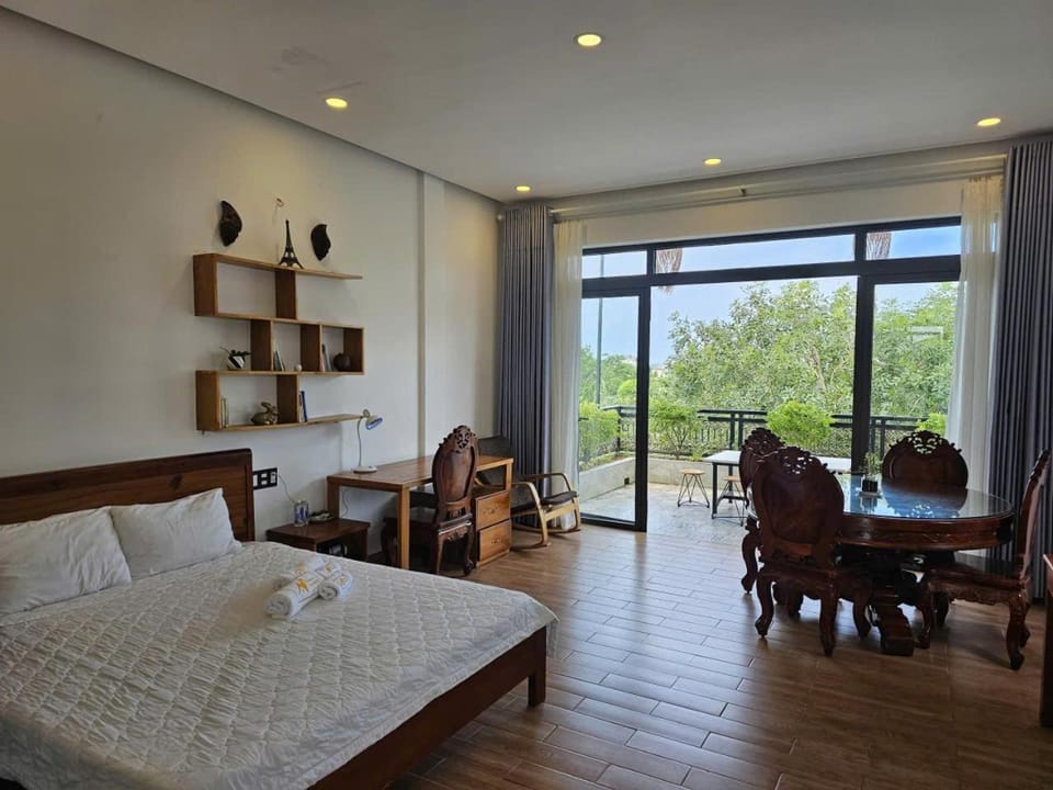 Photo of the whole room, Bedroom