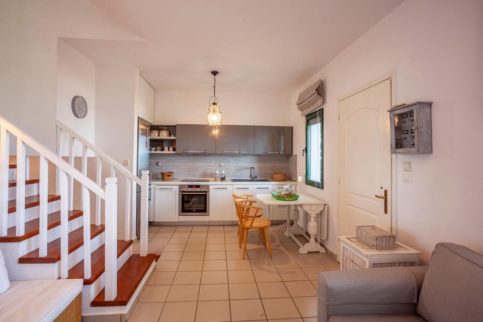 Kitchen or kitchenette, Dining area, dishwasher, pet friendly, stove