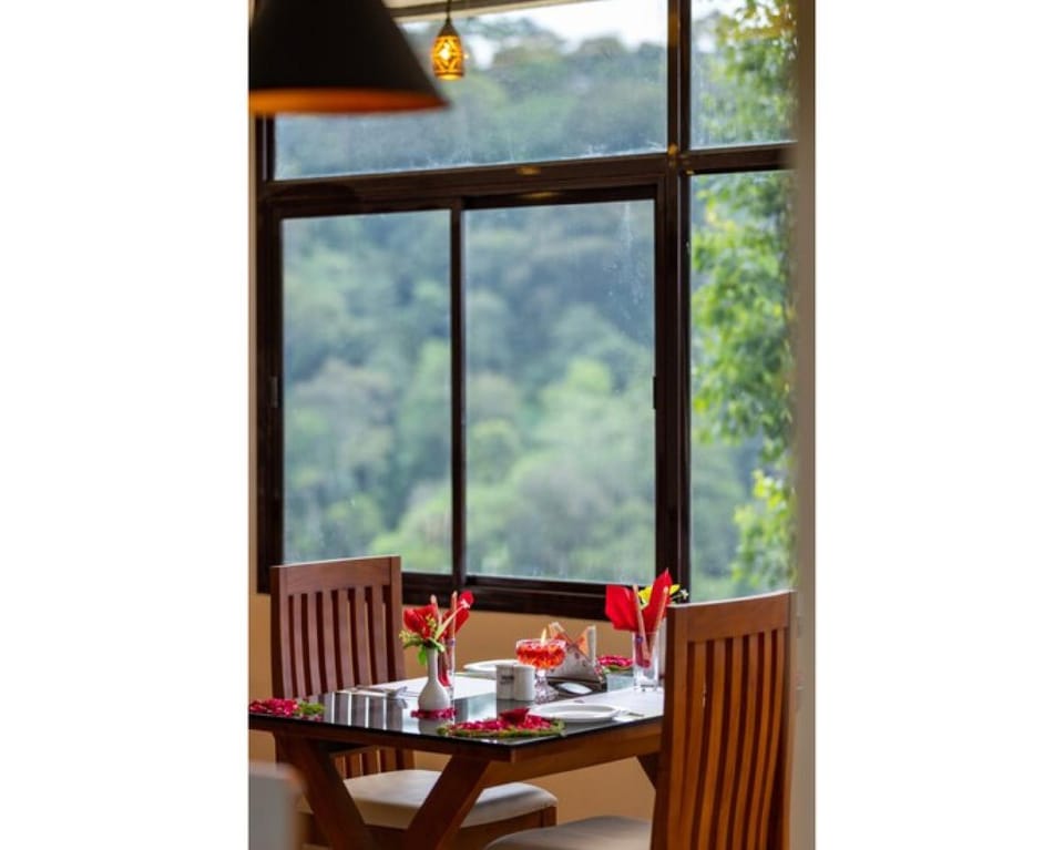 Restaurant/places to eat, Dining area, Breakfast