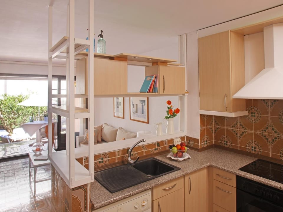 View (from property/room), Balcony/Terrace, Kitchen or kitchenette, Living room