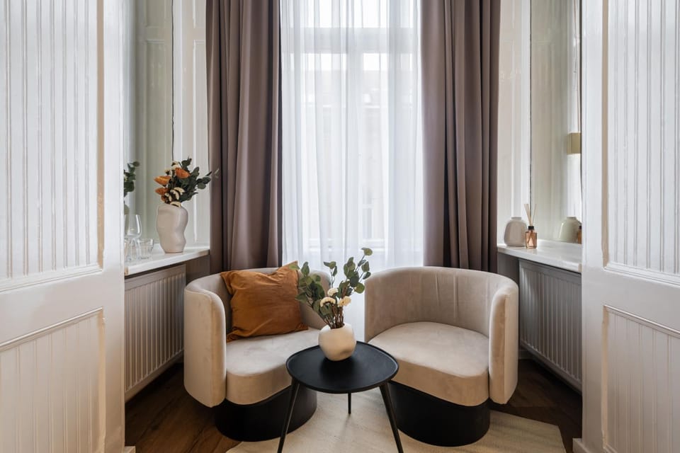 View (from property/room), Living room, Seating area