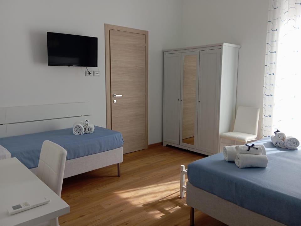 TV and multimedia, Bedroom, heating, towels, air conditioner