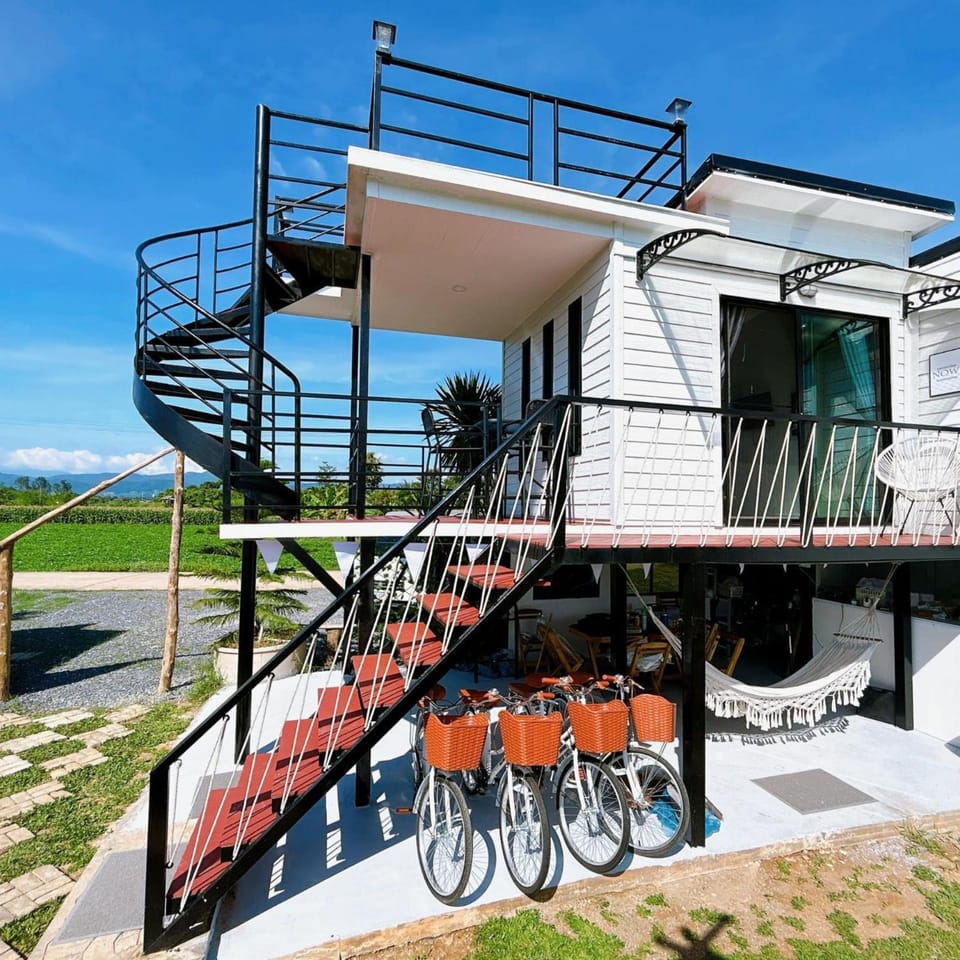 Property building, Patio, Day, Balcony/Terrace