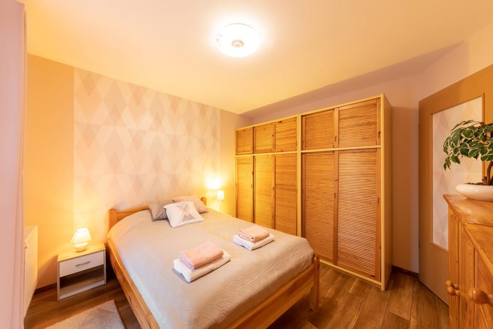 Bed, Bedroom, towels, wardrobe