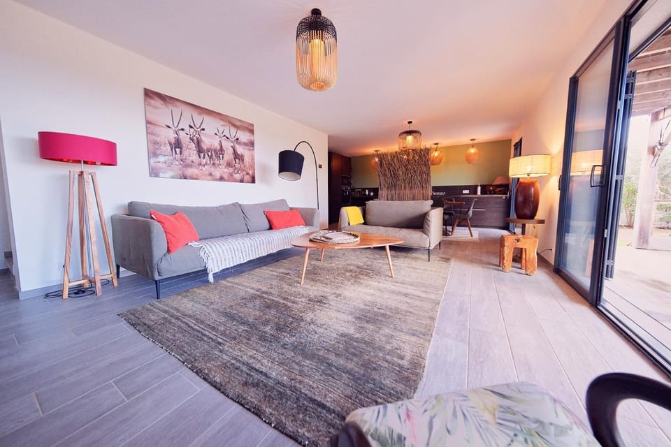 Living room, Seating area
