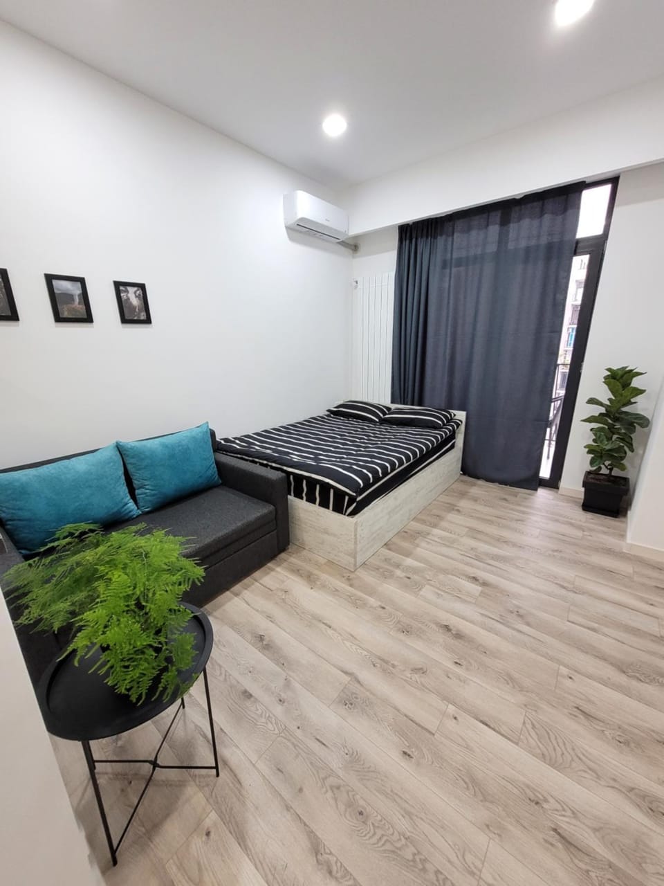 Bed, Living room, Seating area