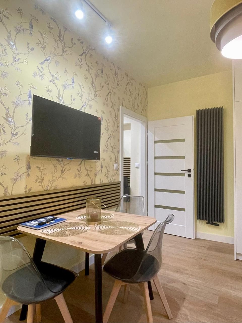 TV and multimedia, Dining area
