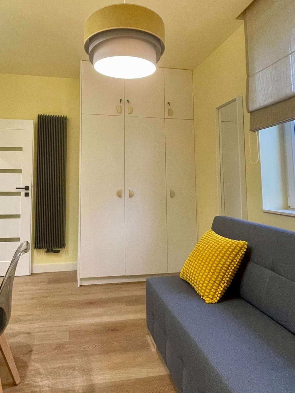 Seating area, Bedroom, wardrobe