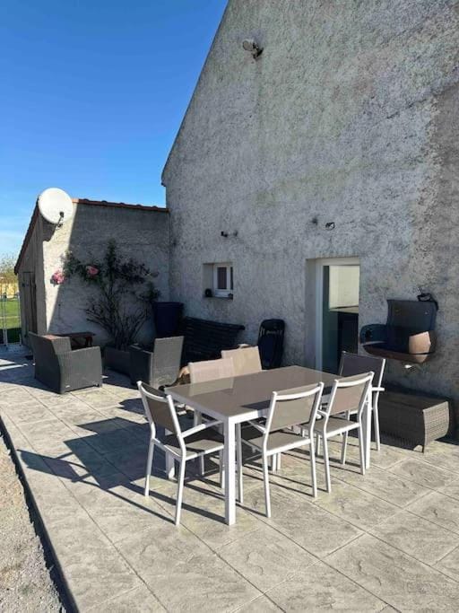 Rez de maison jardin appart Apartment in Auvergne-Rhône-Alpes