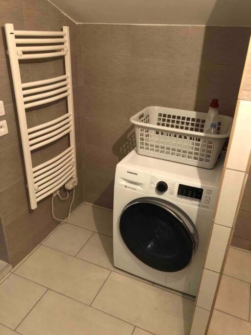 Rez de maison jardin appart Apartment in Auvergne-Rhône-Alpes