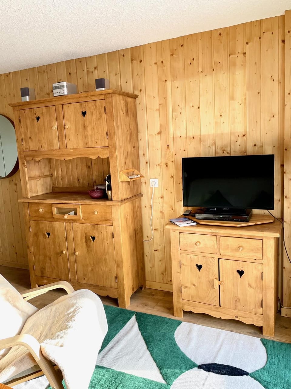 Communal lounge/ TV room, TV and multimedia, Living room, Seating area, wardrobe