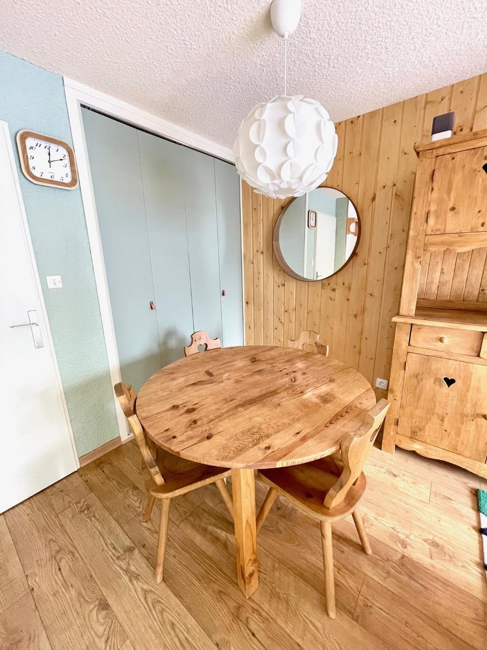 Property building, Communal lounge/ TV room, Dining area, wardrobe