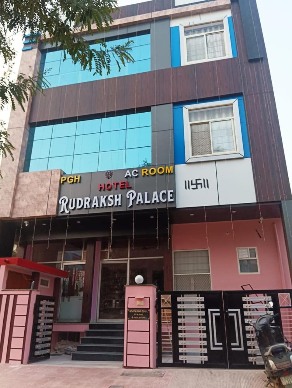 Property building, Day, Street view, Location