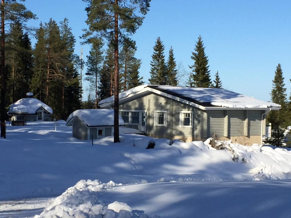 Property building, Day, Winter