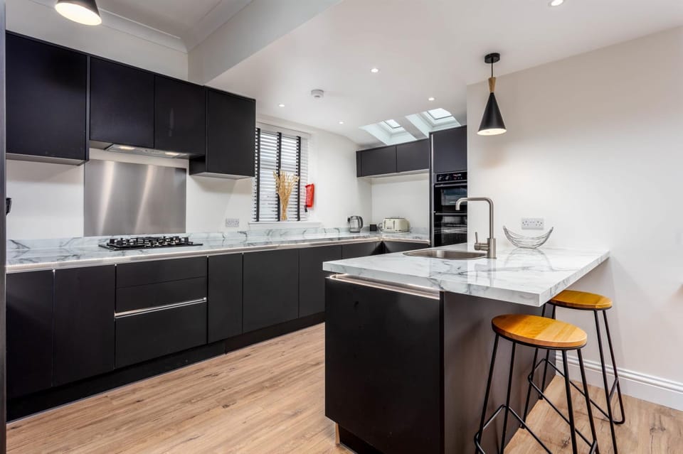 Kitchen or kitchenette, Dining area, dishwasher, minibar, pet friendly, stove, toaster