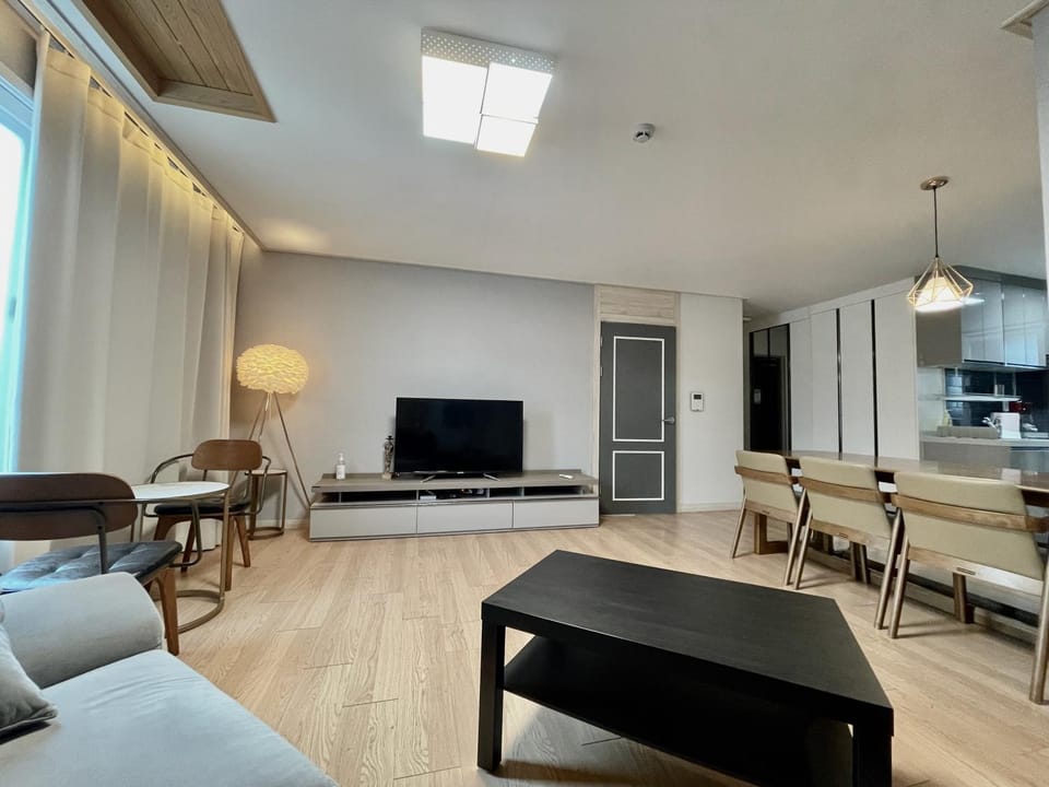 인천공항 게스트하우스 - 인천공항, 인스파이어 인근, 운서역에서 도보10분 Bed and Breakfast in Gyeonggi-do