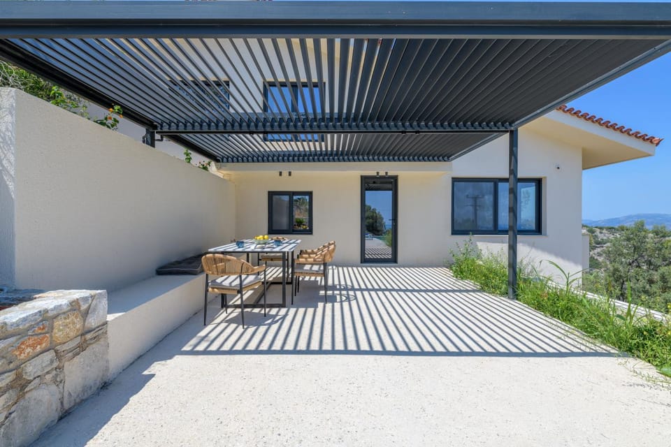 Property building, Natural landscape, View (from property/room), Balcony/Terrace, Dining area