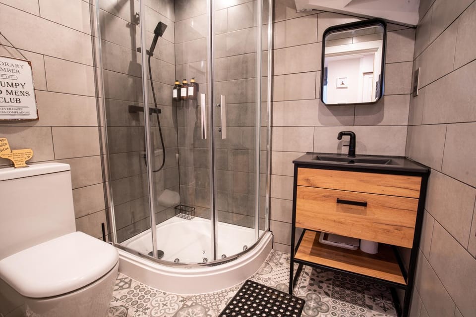 Shower, Toilet, Bathroom