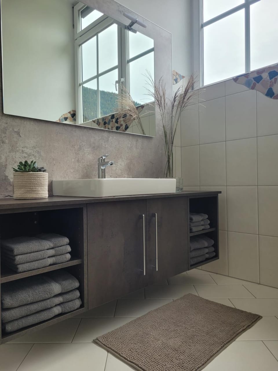 Bathroom, towels