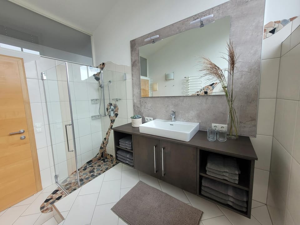 Shower, Bathroom, towels