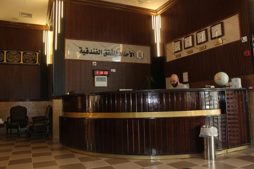 Property logo or sign, Lobby or reception, Lobby or reception, Logo/Certificate/Sign, group of guests, Certificate/Award