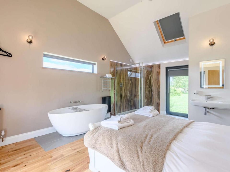 Bedroom, Bath