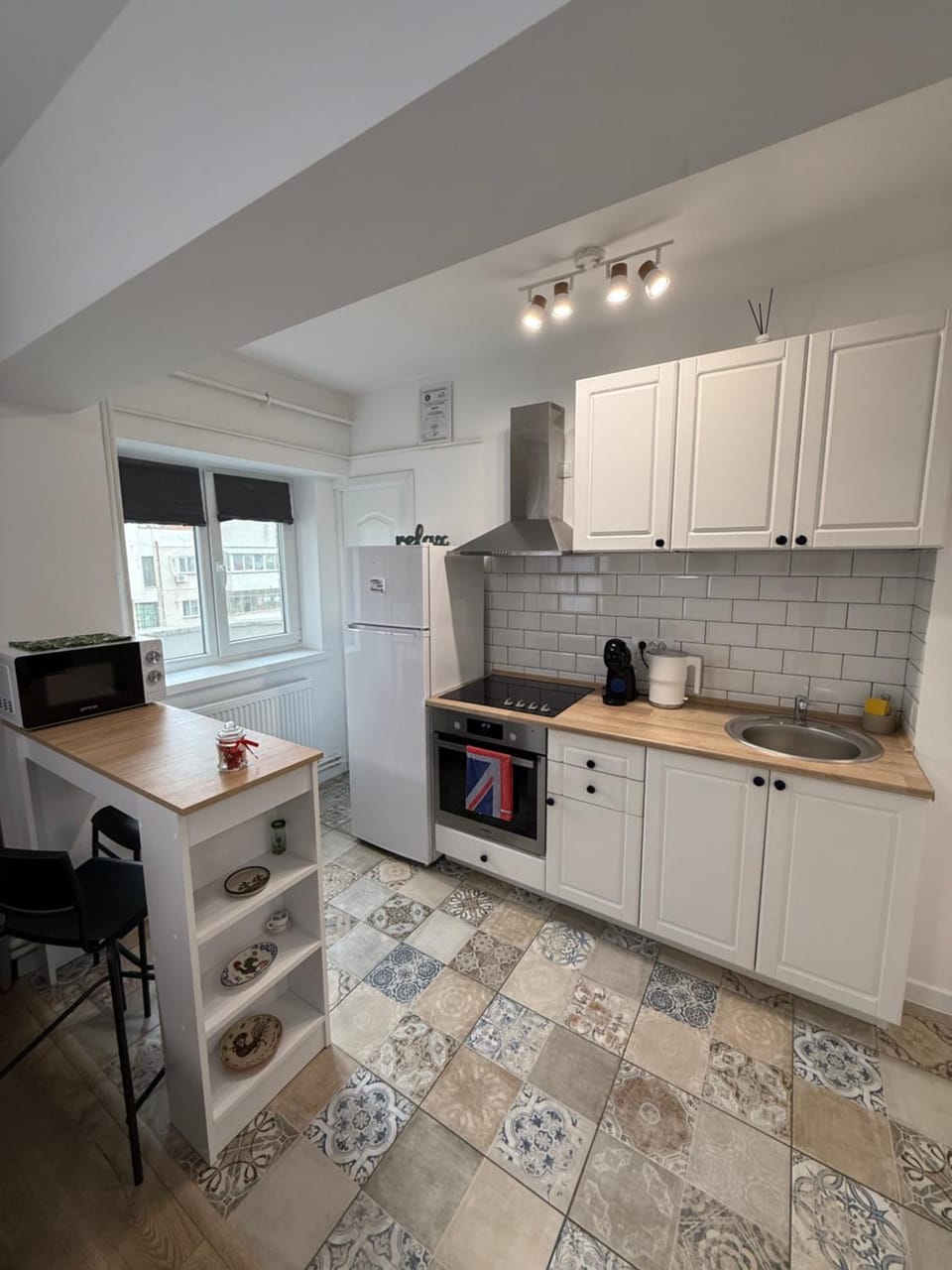 Kitchen or kitchenette, Dining area, microwave, oven, stove