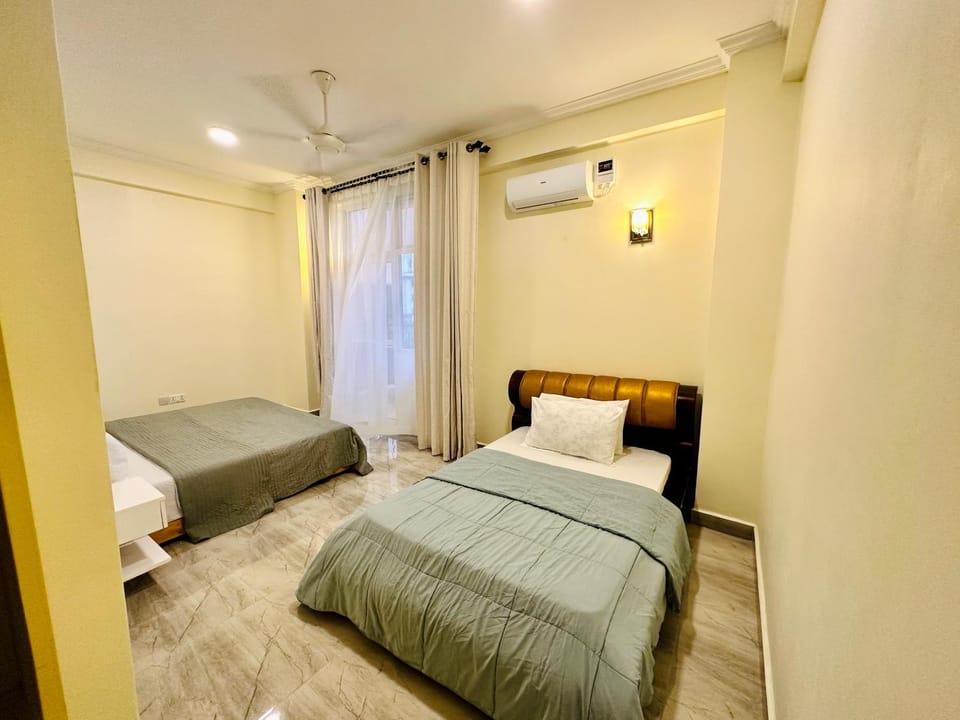 Bed, Photo of the whole room, Bedroom, air conditioner