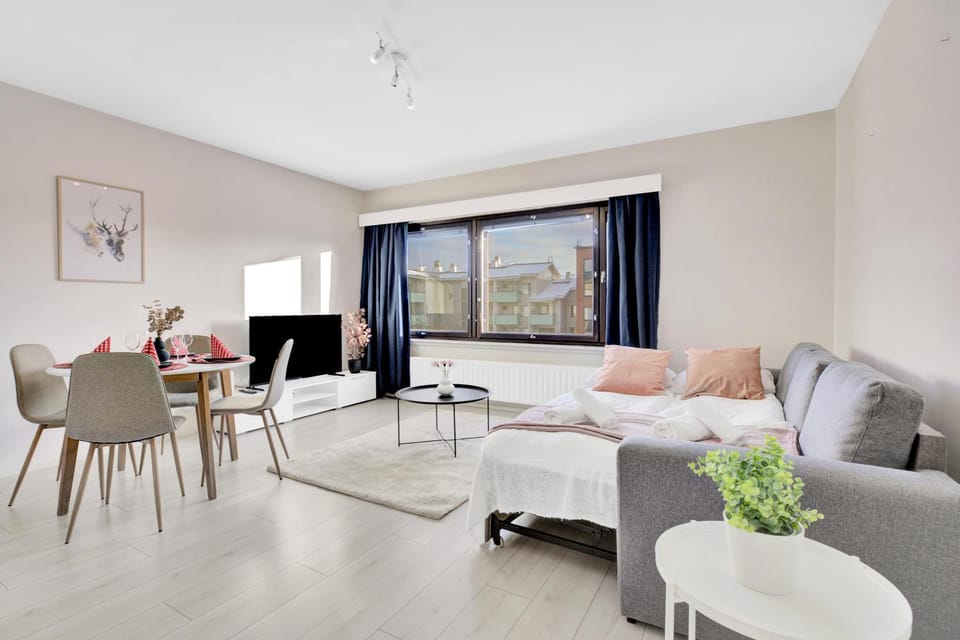 Bed, TV and multimedia, Living room, Photo of the whole room, Seating area