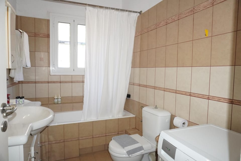 Toilet, Bathroom, towels