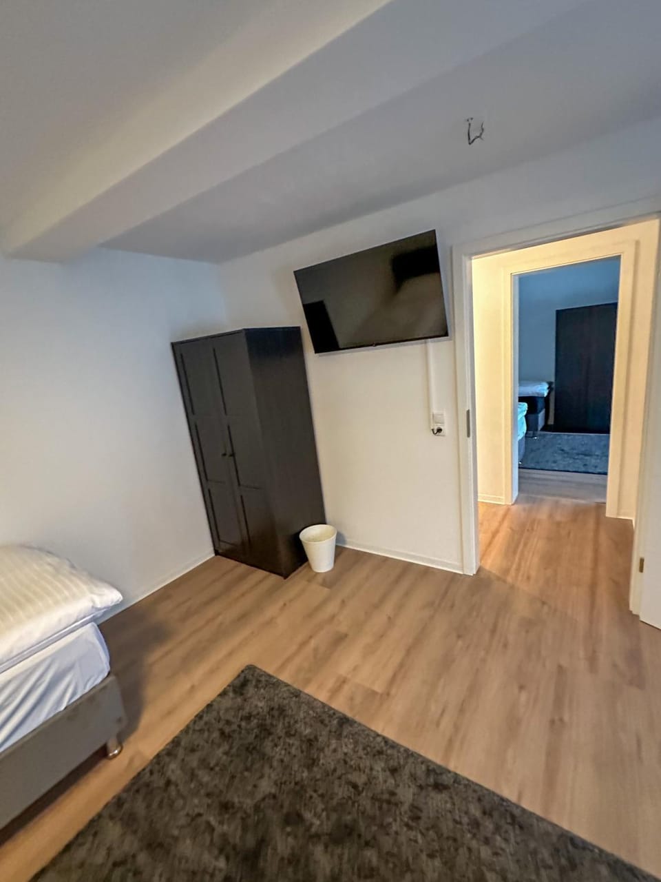 Bed, TV and multimedia, Photo of the whole room, Bedroom, wardrobe