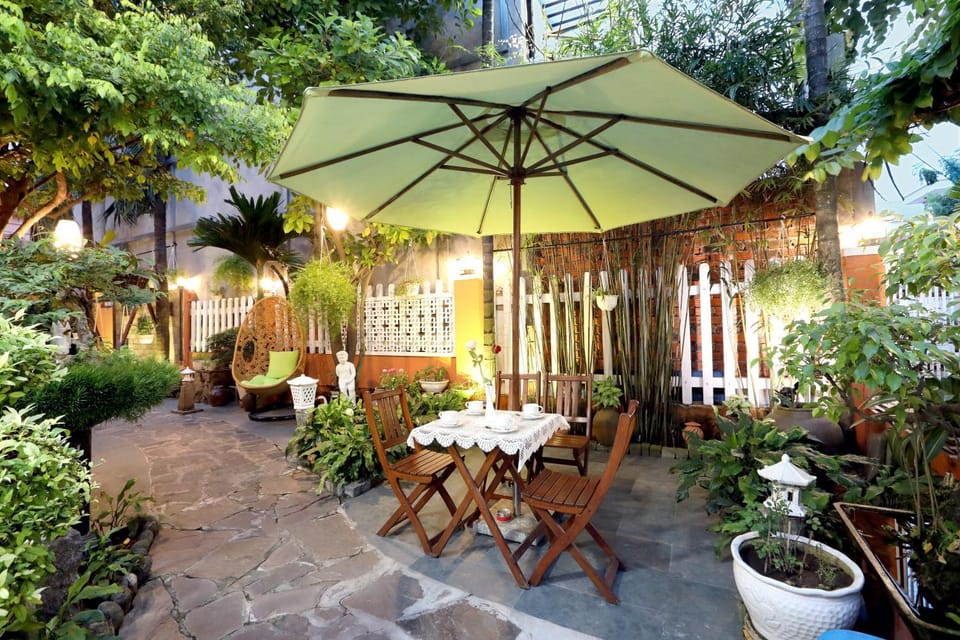 Seating area, Dining area, Buffet breakfast