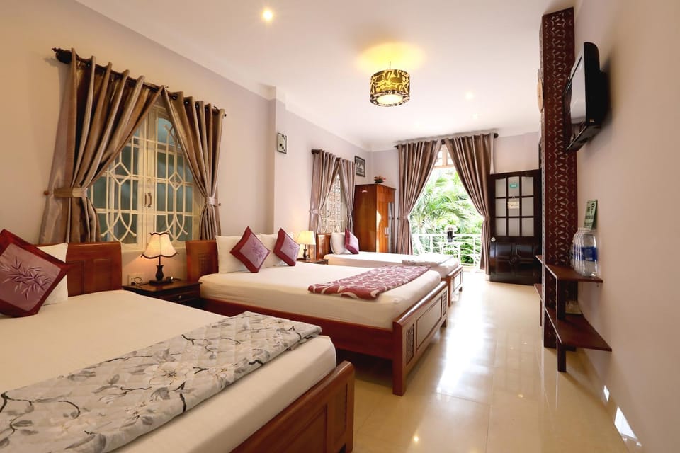 TV and multimedia, Balcony/Terrace, Bedroom, Quiet street view