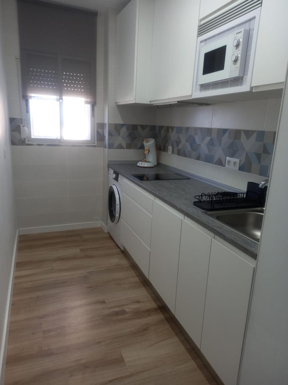 Kitchen or kitchenette, Food, dishwasher, minibar, stove, washing machine